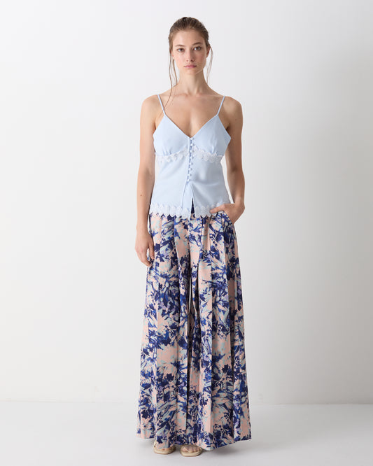 The Kloss Pants in Blue Dahlia Print